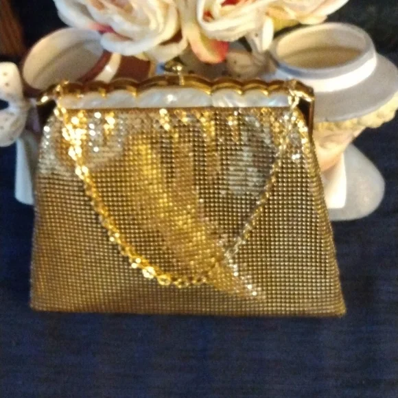 Vintage,Whiting&Davis # 2981,Gold Metallic Evening Bag with Mother of Pearl top. - Picture 5 of 16